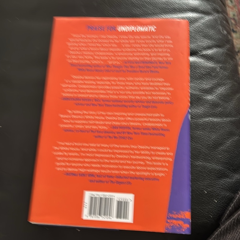 U.S.POLITICS BOOK - Picture 2 of 4